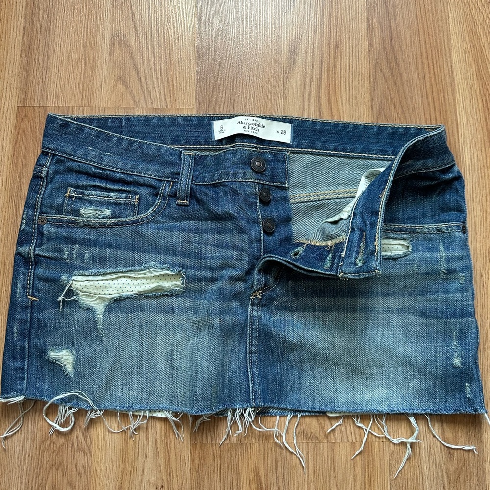 Abercrombie and fitch distressed mini jean skirt size 28